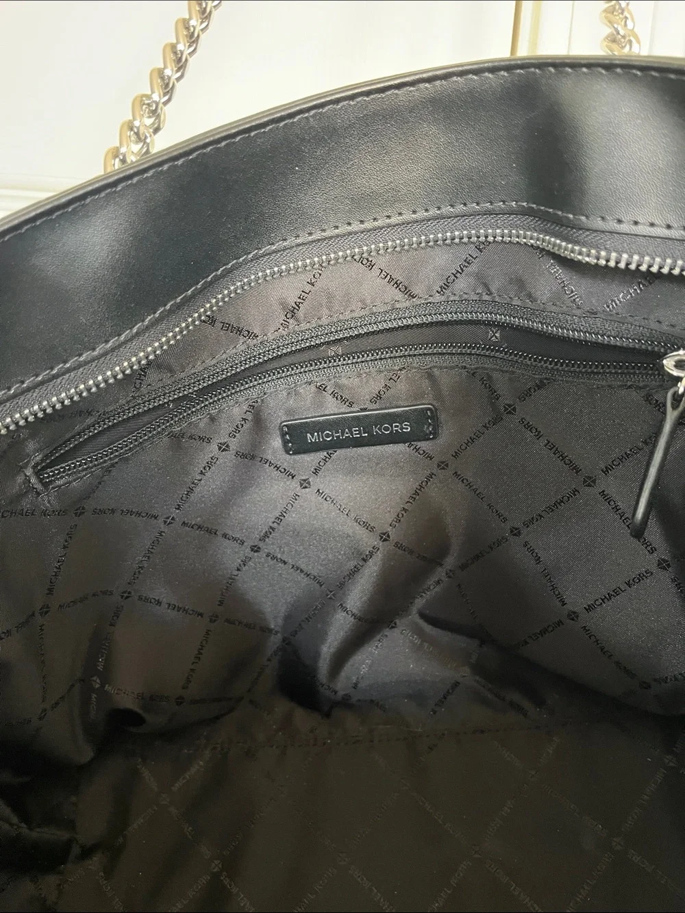 Michael Kors Black/Gray Signature Logo Tote with Chain-Strap excellent condition
